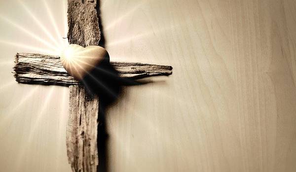 Kreuz mit einem Herz
